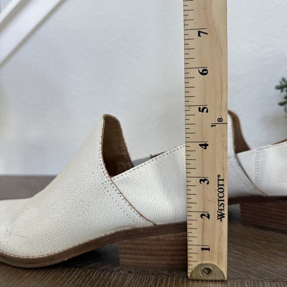 Lucky Brand Womens White Crackled Leather V-cut Ankle Booties Boots Size 7 Shoes - Picture 6 of 9